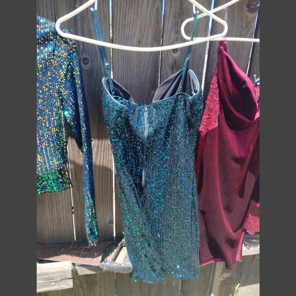 Dress - Picture 3 of 3